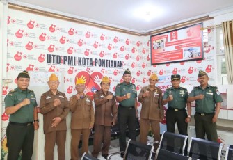 Personel Babinminvetcaddam XII/Tpr Ikuti Donor Darah Dalam Rangka HUT Veteran Nasional