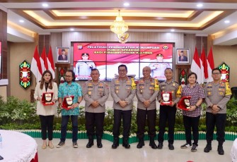 Foto Bersama usai acara Pelatihan Publik Speaking di Aula Arya Dharma, Mapolda setempat, Senin (29/1/2024) pagi.