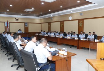 Dankoharmatau Marsekal Muda TNI Oki Yanuar, S.T., saat memimpin rapat, Rabu (07/02/2024)