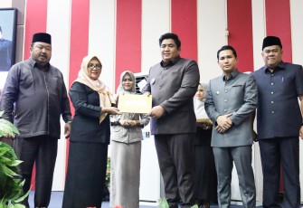 Bupati Bintan saat Sampaikan Ranperda Laporan Pertanggungjawaban Pelaksanaan APBD Tahun 2023