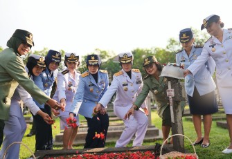 Wanita TNI Gelar Ziarah di TMPNU Kalibata
