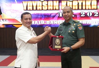 Wakasad Letjen TNI Arif Rahman, M.A., (kanan) pada Rapat Koordinasi Teknis (Rakornis) YKEP Tahun 2024, di Markas Besar Angkatan Darat (Mabesad), Jakarta, Senin (29/1/2024). 