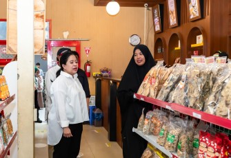 Ketua DPR RI Puan Maharani berkunjung ke Kampung ‘bakery’ di Salatiga, Jawa Tengah. Ia juga mendatangi kafe yang menjual olahan singkong di Salatiga, dan mendorong adanya dukungan dari Pemerintah untuk para pelaku UMKM