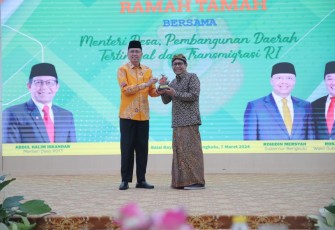 Mendes PDTT Abdul Halim Iskandar dalam gala dinner bersama Gubernur Bengkulu, yang diwakili oleh Sekda Provinsi Bengkulu, Isnan Fajri, Kamis (7/3/2024) malam.