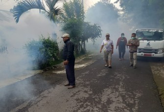 Bekerja sama dengan Dinas Kesehatan Kota Madiun, Kodim 0803/Madiun lakukan fogging di lingkungan Komplek Asrama Prajurit Jl.Setia Budi, Kelurahan Mojorejo, Kecamatan Taman, Kota Madiun. Kegiatan tersebut dilakukan untuk memberantas penyebaran demam berdarah dengue (DBD)