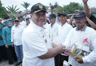 Bupati Asahan Dampingi Pj Gubernur Sumatera Utara Tanam Cabai di Desa Serdang