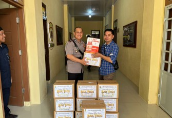 Kapolres  Aceh Timur Berikan 253 Bingkisan Lebaran Kepada Organisasi Wartawan Aceh Timur