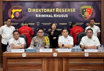 Kabidhumas Kombes Pol Erlan Munaji, S.IK., M.H. saat konferensi pers, di Aula Ditreskrimsus, Mapolda setempat, Rabu (31/1)