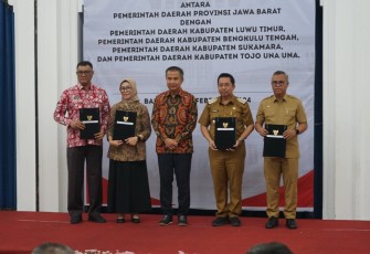 Pemerintah Kabupaten Bengkulu Tengah lakukan penandatangan kesepakatan bersama dengan Pemerintah Provinsi Jawa Barat dalam rangka Pengembangan Potensi Daerah dan Peningkatan Pelayanan Publik bertempat di Gedung Sate Kota Bandung, Senin (5/2/2024)