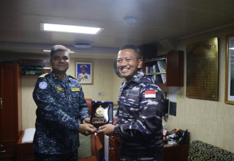  Letkol Laut (P) Wirastyo Haprabu, S.E., D.W.C., selaku Dansatgas MTF TNI XXVIII-O UNIFIL, diterima dengan hangat oleh Captain A N M Ishitiaq Jahan Farouqee dan stafnya. Beirut, Lebanon, Rabu (10/01/2024)