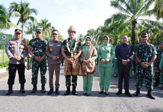 Dankodiklatad Letjen TNI Widi Prasetijono saat mengunjungi Puslatpur Kodiklatad di Martapura, Sumatera Selatan, Selasa (23/1)