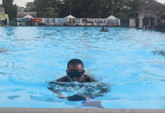 Prajurit Yonarmed 1 Kostrad saat uji pengambilan data kemampuan fisik, Rabu (24/1)