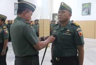 Dandim 0803/Madiun Letkol Inf Meina Helmi saat penerimaan perwira baru, Selasa (30/1)
