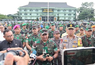 Pangdam XII/Tpr Mayjen TNI Iwan Setiawan memberikan keterangan pers, Kamis (1/2)