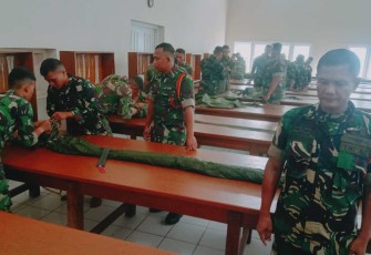 Instruktur Sathar 72 memantau peserta pelatihan, Kamis (1/2)