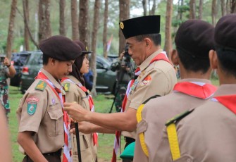 Pangdam VI Mulawarman Mayjen TNI Tri Budi Utomo saat membuka persami Pramuka saka Wira, Sabtu (3/2)