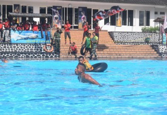 Pertandingan Renang Dasar Antar Baterai Prajurit Yonarmed 1 Kostrad, Selasa (6/2)