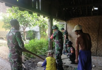 Rehab rumah warga desa binaan