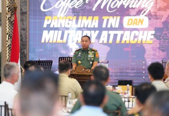 Panglima TNI Jenderal TNI Agus Subiyanto menyambut dengan hangat seluruh Atase Pertahanan dan Atase Matra pada acara Coffee Morning guna memperkuat kerjasama bilateral dan multilateral dari berbagai negara sahabat di wisma Ahmad Yani, Menteng Jakarta pusat, Rabu (07/02/2024).