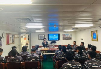 Pembekalan HIV/AIDS untuk Prajurit KRI Diponogoro-365