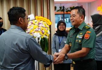 Kapuspen TNI Mayjen TNI Dr. Nugraha Gumilar, M.Sc., saat menghadiri semarak HUT Ke-24 Elshinta News And Talk, bertempat di Indomobil Tower Jl. M.T. Haryono, Jatinegara, Jakarta Timur. Kamis (15/2/2024).