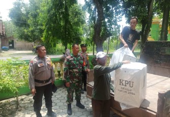 Pengamanan Kotak Suara dari PPS ke Gudang PPK, Kamis (15/2)