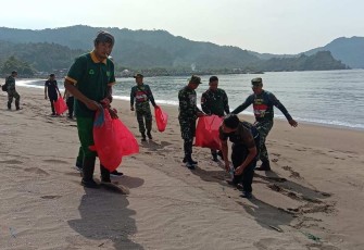 Aksi Bersih Pantai di 360 Prigi Kabupaten Trenggalek, Jum'at (23/2)