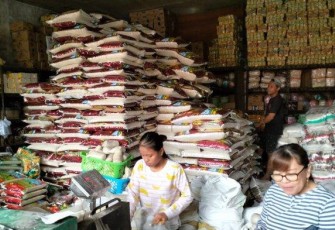 Pedagang beras di Pasar Simadu Kabupaten Probolinggo 