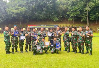 Tim menembak Koharmatau dalam Kejuaraan Menembak Kasau Cup 2024 di Jakarta, Sabtu (2/3)