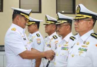 Pangkoarmada III Laksamana Muda TNI Hersan saat sertijab pejabat strategis jajaran Koarmada III, Jum'at (15/3)
