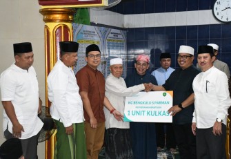 Pengurus masjid Nur Iman Jl Bandar Raya Kelurahan Rawa Makmur menyampaikan keluhan warga soal lahan tempat pemakaman umum (TPU) di Bandar Raya yang sudah penuh kepada Penjabat Walikota Bengkulu Arif Gunadi