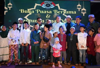 Bamsoet saat bukber bersama anak yatim dan MBI di Jakarta 