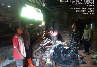 Bantu warga terdampak tanah longsor