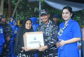 Baksos TNI AL bagi masyarakat di Kabupaten Banyuwangi 