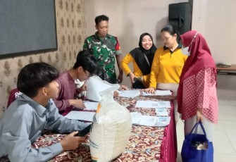 Pendistribusian bantuan pangan di wilayah desa binaan 