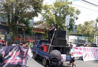 Aksi unjuk rasa Grib Jaya di Balai Kota Among Tani, Kota Batu, Kamis (4/4)