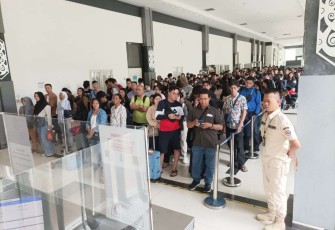 Antrian pemudik padati PLBN Entikong, Kabupaten Sanggau, Kalbar, Senin (8/4)