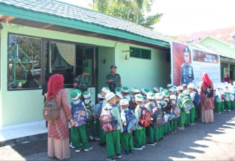 Anak-anak TK RA Nurul Huda Serbu Kodim 1001/HSU-BLG