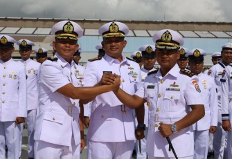 Komandan KRI dr. Wahidin Sudirohusodo-991