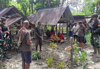 Prosesi pemakaman anak warga perbatasan 