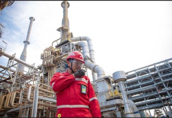 Ilustrasi Kilang Minyak Pertamina 