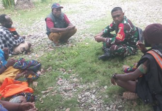 Babinsa Koramil 02/Timika Komsos Dengan Warga Binaan 