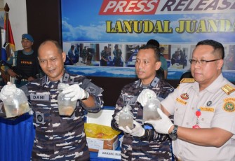Konferensi pers pengiriman terumbu karang ilegal 