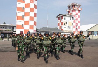 Siswa Suparadas A-200 AAU di Lanud Husein Sastranegara Bandung 