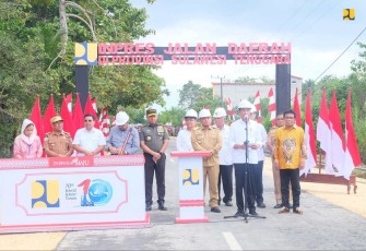 Presiden Joko Widodo saat peresmian Inpres Jalan Daerah di Sultra