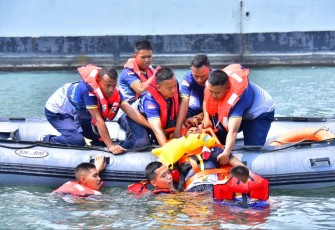 Latihan Prosedur Search and Rescue Laut