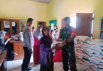 Salurkan bantuan beras warga desa binaan