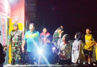 Bupati Bintan di Dampingi Camat SKL Tinjau Rumah Warga Terdampak Angin Puting Beliung 