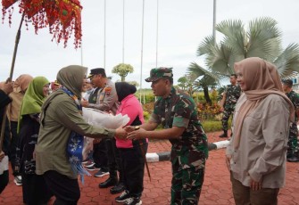 Danrem 032/Wbr Brigjen TNI Wahyu Eko Purnomo saat berjabatan ibu Panglima TNI Evi Shopia Indra Subiyanto 