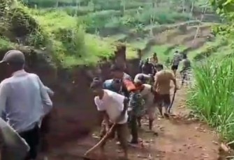 Kerja bakti permudah akses jalan persawahan